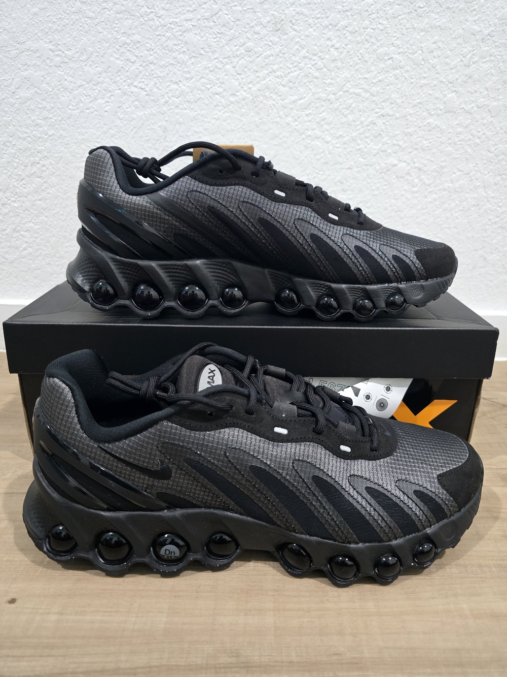 Men's Air Max Dn8 SE Black Athletic Running Sneakers - Performance Cushioning